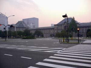 早朝の東京駅
